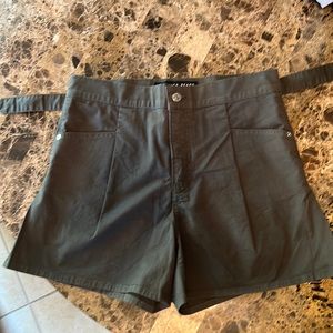 Brand new Veronica Beard Short in perfect condition.